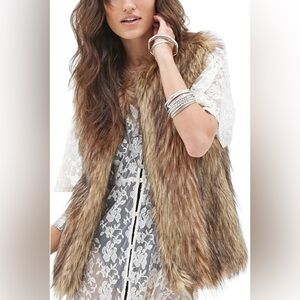 NWT Autumn and Winter Warm Short Faux Fur Vest, size small.